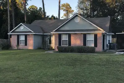 Image de Quiet, comfy home - convenient to the base & I95