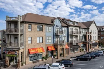 Image de Luxury Living Near the Braves Stadium