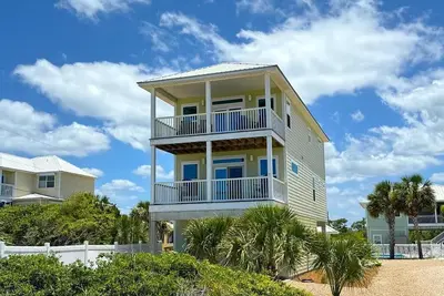 Image de \"Beach Hop\" - Private Pool Coming in October 2024!