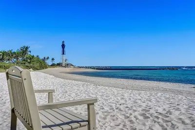Image de Private Beach 1 block away! Family sized condo with amazing patio