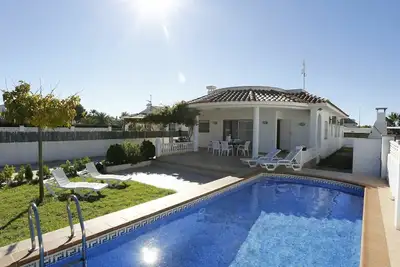Image de Magnifique maison de vacances privée avec Wifi, piscine privée, climatisation, Tv, patio, parking