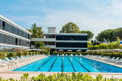 Image de Agréable appartement avec piscine, climatisation, Wifi, Tv, terrasse, animaux admis et parking