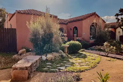 Image de Charming 2-bedroom vacation home just 13 minutes from Long Beach Cruise Terminal
