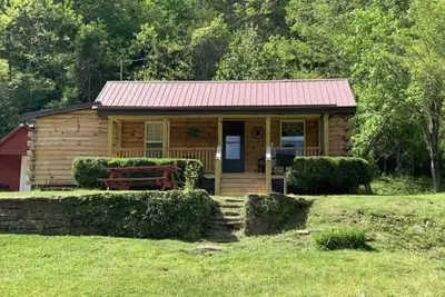 Image de Cozy cabin with direct Spearhead Atv trail access!