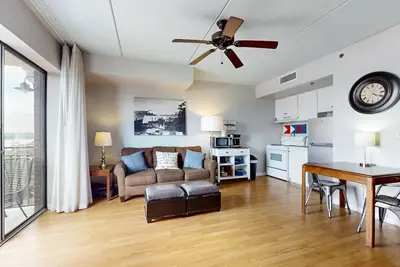 Image de 2 historic district condos with river-view balconies & highly walkable locale