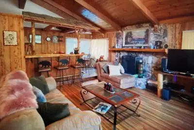 Image de Private house, A/C, Pets Free, Hot Tub Privat Yard, Tesla Charger, FastWiFi, Spa