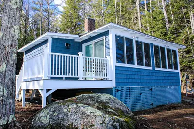 Image de Lakefront home with a deck, gas grill, WiFi, dock & golf nearby