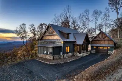 Image de Greystone Lodge - Mountain Top Luxury Living!
