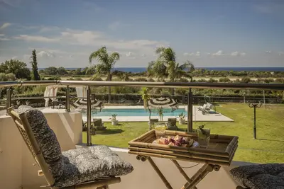 Image de Queen Bee Residence- Honey Apartment