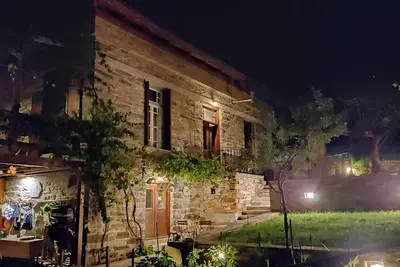 Traditional renovated stone house - 5 min from the beach!