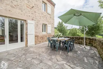 Image de Gîte *** Majes Goulapie avec terrasse et couché de soleil