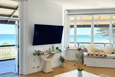 Image de Huge Beachfront Wrap-Around Balcony With Pool, Gym, Sauna!