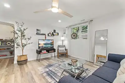 Sun Filled & Cheerful Apartment by Cornell Campus - Northeast Ithaca