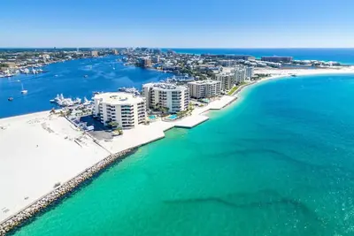 Image de Gorgeous, Huge Penthouse Condo with optional boat slip on Destin Pass!