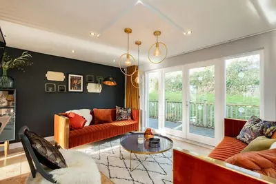 Image de Luxury 4 bed detached villa, minimum 3 bathrooms, large open plan lounge/kitchen/dining area.