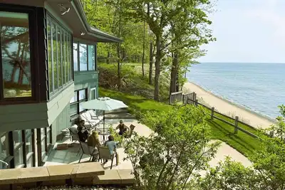 Image de Florence Ely Hunn House | Contemporary Lakefront Escape | Private Beach Access