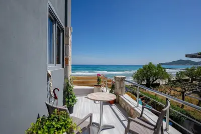 Image de Sea View Suite - Golden Dolphin Studios