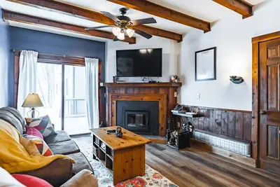 Image de Ski In\/ Ski Out, King Bed, Pet Friendly, Fireplace & walking distance to village