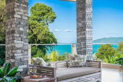 Image de Peaceful 4 Bed 3 Bath property overlooking Pioneer Bay & Airlie Beach beyond