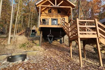 Image de Glacier/Lakeview -Pet Friendly- 4-6 Person Midsize Cabin