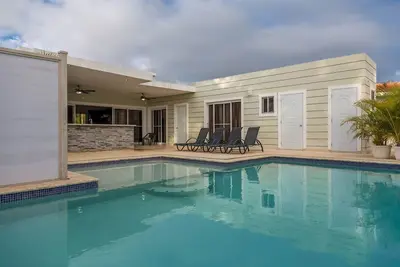 3bd/3bth guest-friendly villa, private pool, cable Tv/Bbq/Ac/WiFi