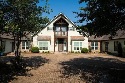 Image de High Point Retreat in the Heart of Mentone!