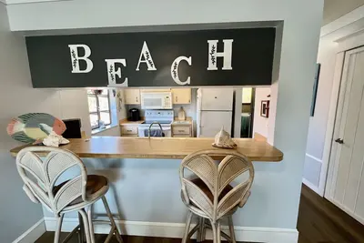 Image de Cozy 2 bedroom condo just steps to the beach