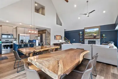 Image de Families | Hot Tub | Grill | Fire Pit | Game Room