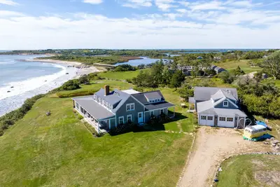 Image de Oceanfront Home & Guest House w\/ Private Beach!