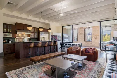 Image de Historic luxury condo 10 min drive to Pensacola Beach and Naval Air Station