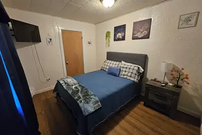 Image de Inviting home, with large yard and free parking