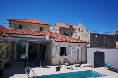 Image de Maison de vacances dans Selca avec terrasse, Climatisation, Wifi, Machine Ă laver (5094-1)