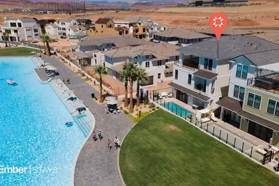 Image de Edgewater at Desert Color (by Ember Stays)