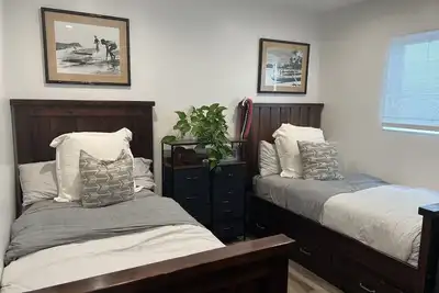 Image de Across the street from the beach! Remodeled bottom floor unit
