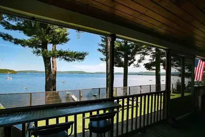 Image de Cottage · Beachfront Cottage on Lake Champlain, Colchester
