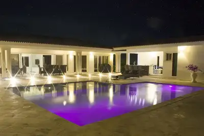 Tropical villa in luxury complex, fully equipped, guest-friendly