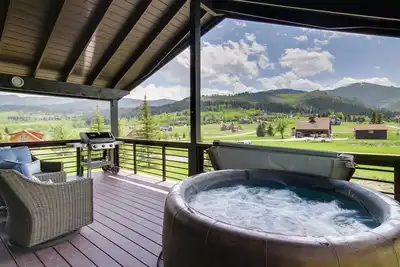 Image de Stunning Gallatin Gateway Mountain Retreat!