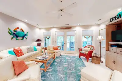 Image de Family Friendly home near the Ocean w/Free WiFi, Sun deck, and Screened in Porch