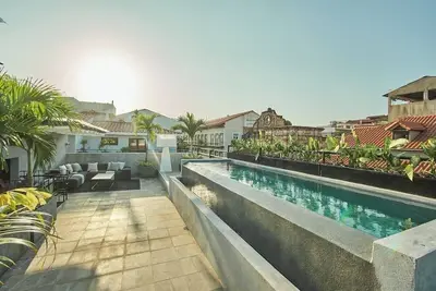 Image de Design Pool and 180º Rooftop N2