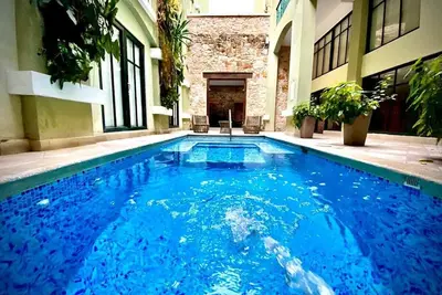 Image de Duplex with pool in front of national theater D6