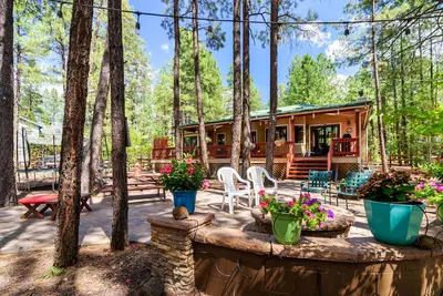 Image de Wild Horse Retreat-  Pinetop Family Getaway w/Outdoor Firepit & Trampoline!