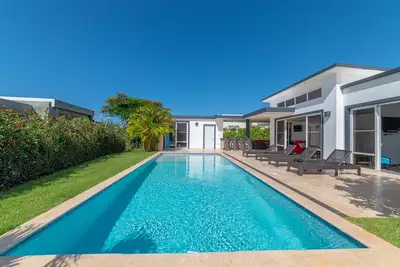 Hear the call of the tropics!