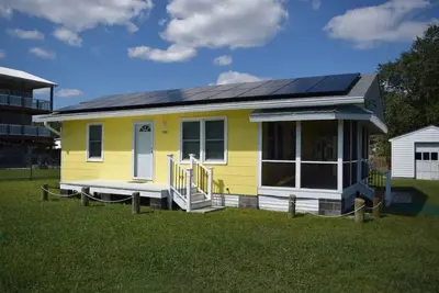 Image de Little yellow beach cottage. 3 bed 2 bath