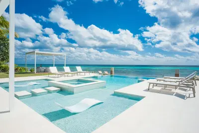 Image de 25% Off! Oceanfront Resort Villa w/ Stunning Views, Pool, Spa & Onsite Staff