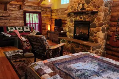 Image de Newly renovated. Cozy home for a perfect quiet getaway 25 miles from Marquette