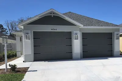 Image de Golf, pickle ball, tennis. . . stay in a modern, comfortable and private villa.