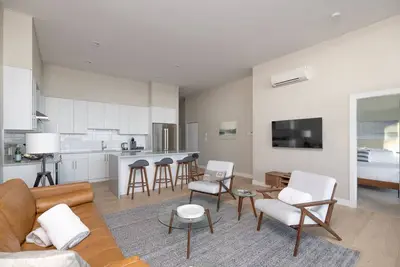 Image de Suite #207 Contemporary Accommodation Patio Suite