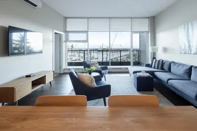 Image de Suite 112 · Suite #112: Contemporary Oceanfront Accommodation