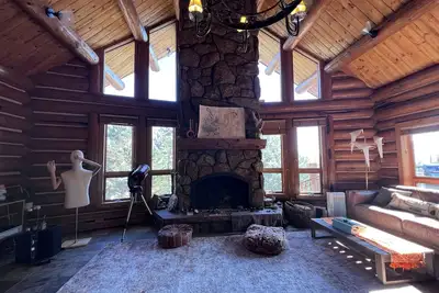 Image de Beautiful cabin situated on 30 acres of private land.