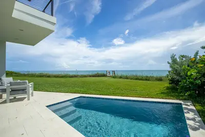 Image de Oceanfront 4-bed Villa with private pool. Weekly discount for spring and summer.